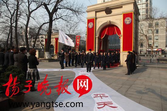 УI(lng)(do)ͰӭTM(jn)ČW(xu)`СR·(gu)ƽ¡ĳ؟(z)